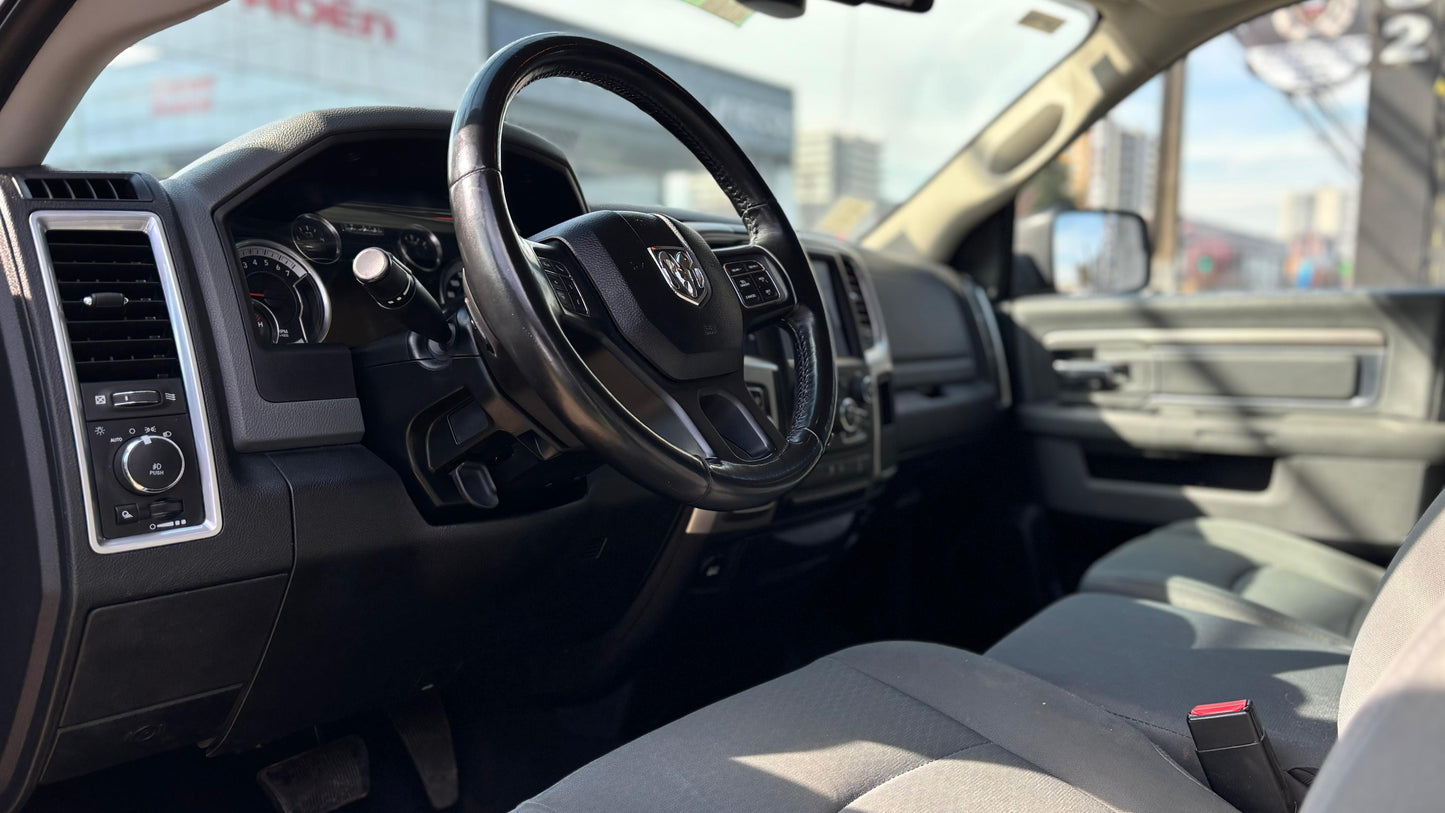 Dodge RAM 1500 SLT
