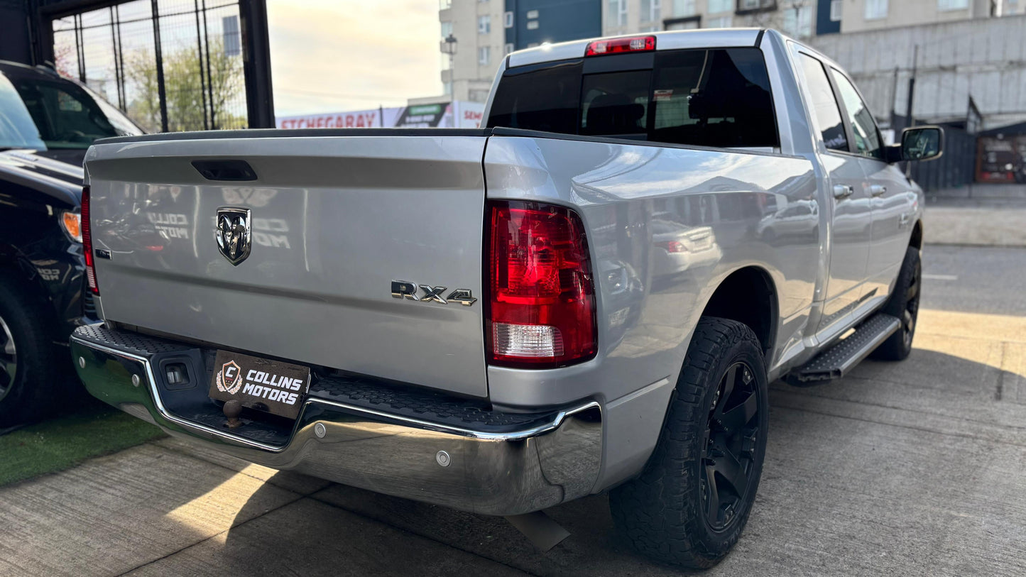 Dodge RAM 1500 SLT